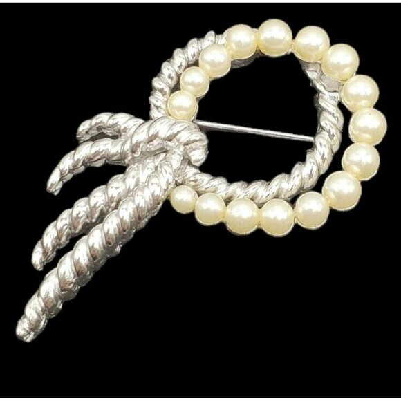 Crown Trifari Brooch Faux Pearl Silver Tone Wreath Rope Pin Twist Knot Layered - Picture 9 of 9